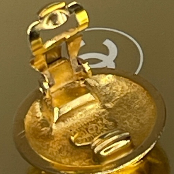 CHANEL Coco Mark Earrings With The Box - Picture 5 of 10